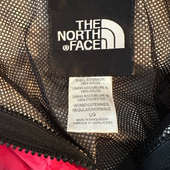 Women’s Northface red rain jacket - Picture 14 of 14